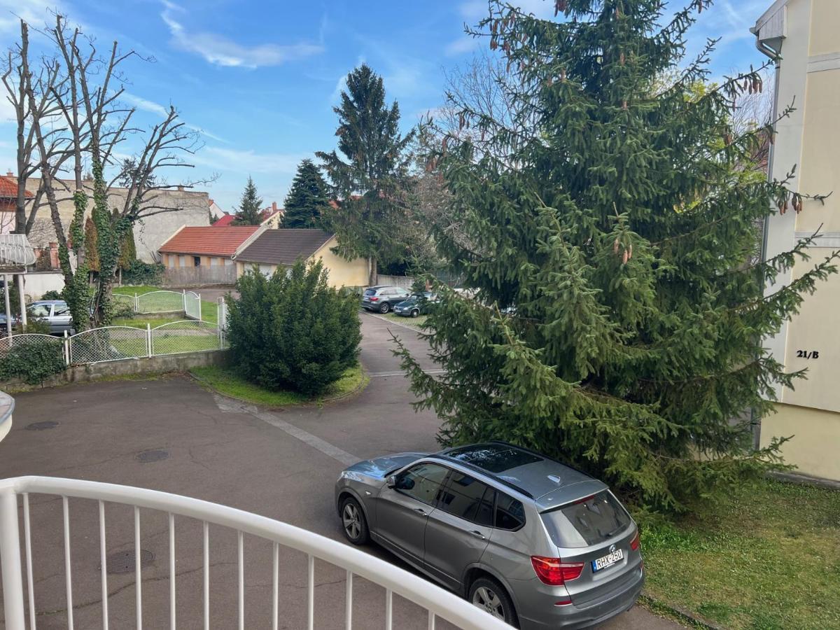 Belvárosi apartman Eger Esterno foto