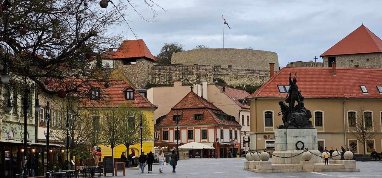 Belvárosi apartman Eger Esterno foto