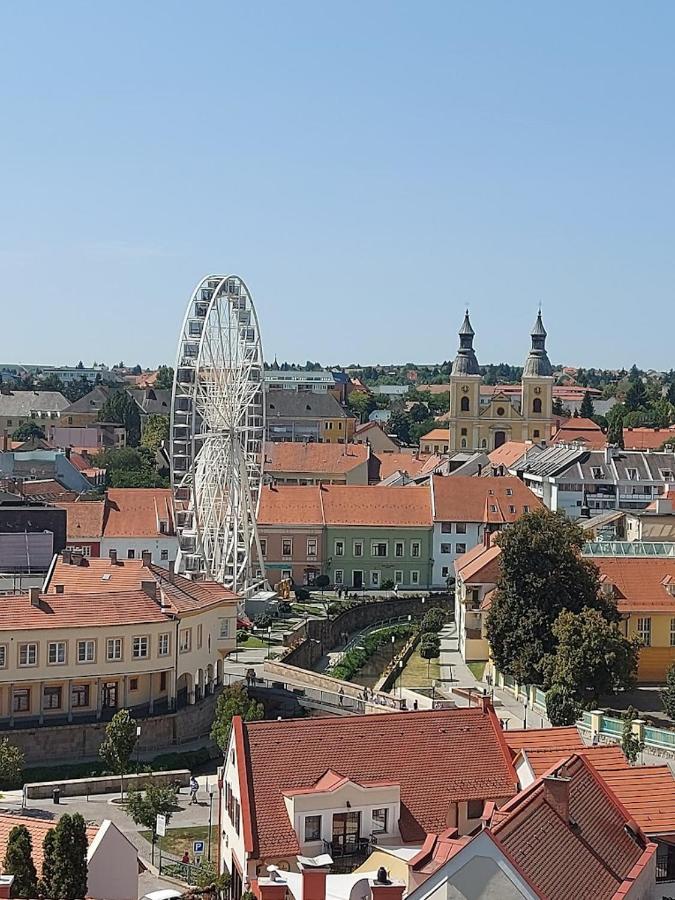Belvárosi apartman Eger Esterno foto
