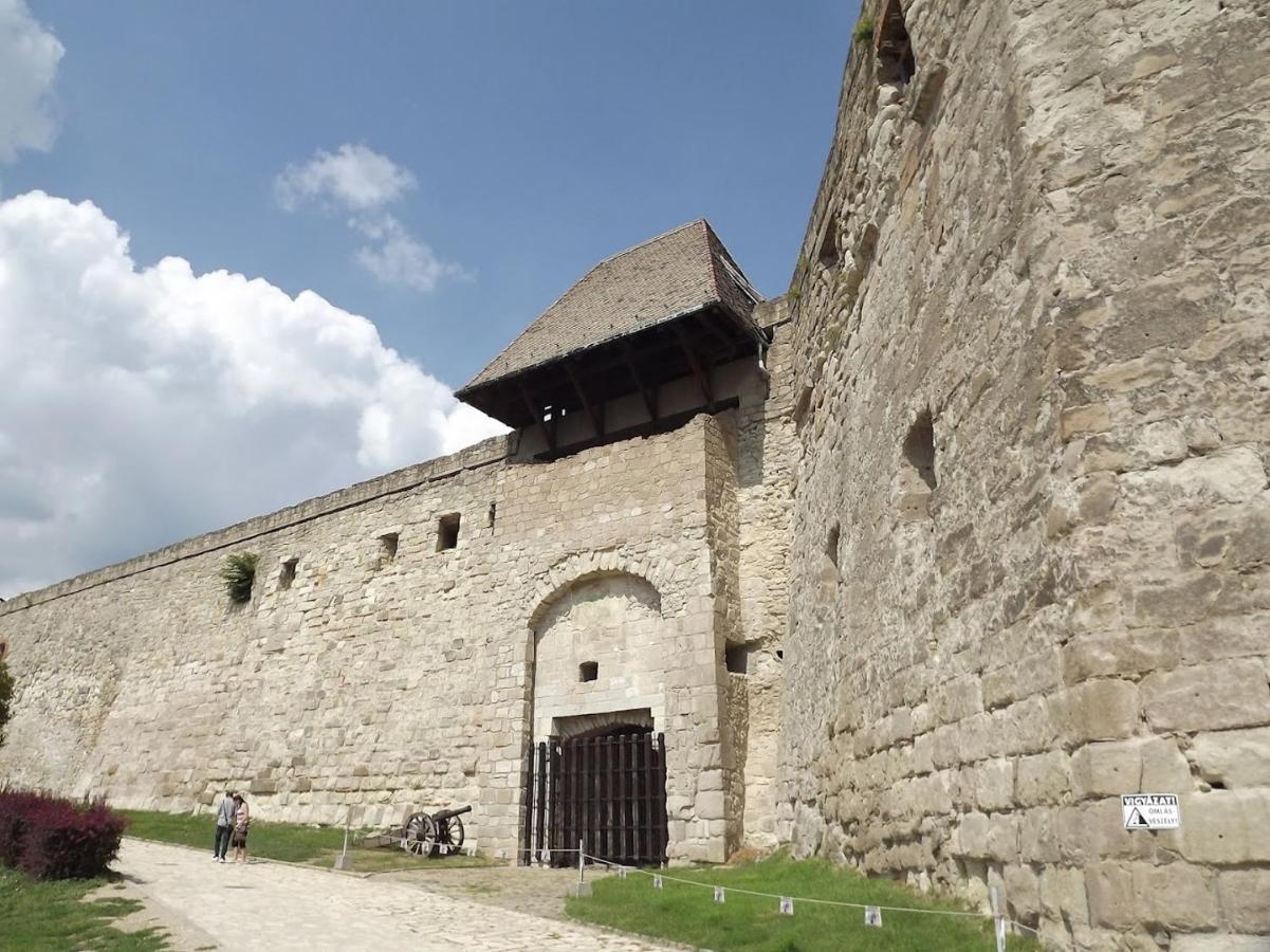 Belvárosi apartman Eger Esterno foto