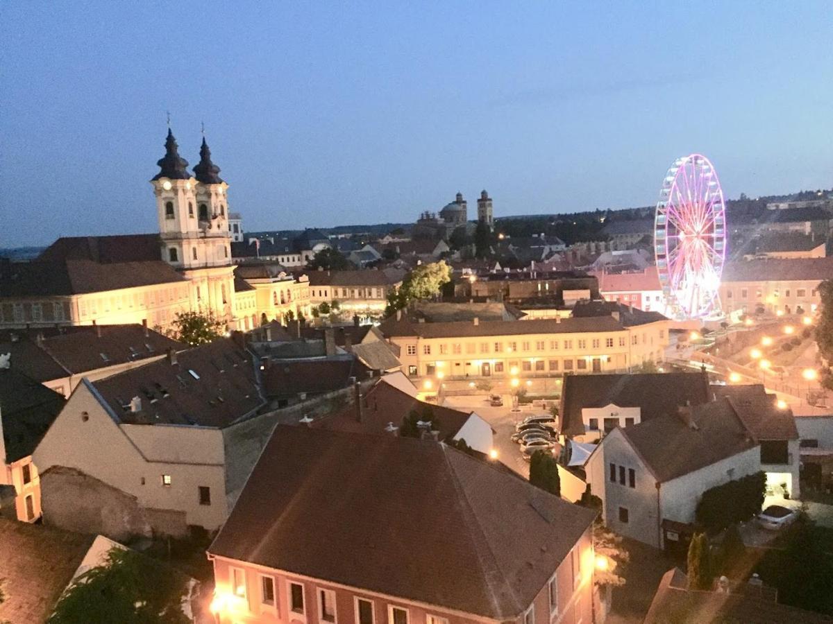 Belvárosi apartman Eger Esterno foto