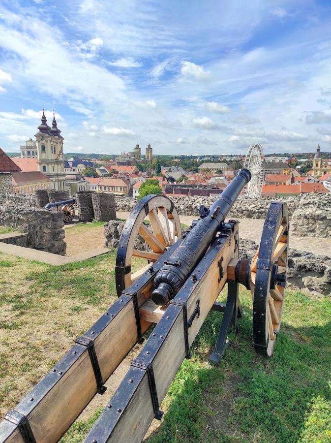Belvárosi apartman Eger Esterno foto